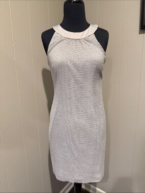 B44 Vince Camuto Women’s 2 Silver Knit Midi Dress with Grey Collar Trim